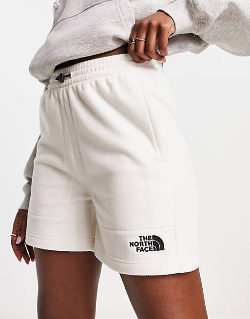 

Белоснежные флисовые шорты The North Face Glacier эксклюзивно на ASOS