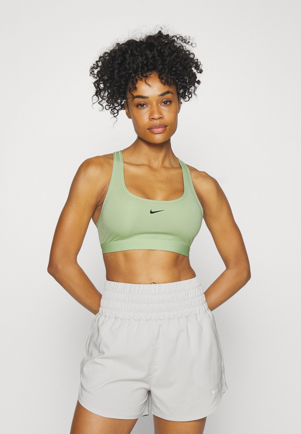 

Спортивный бюстгальтер с легкой поддержкой Nike