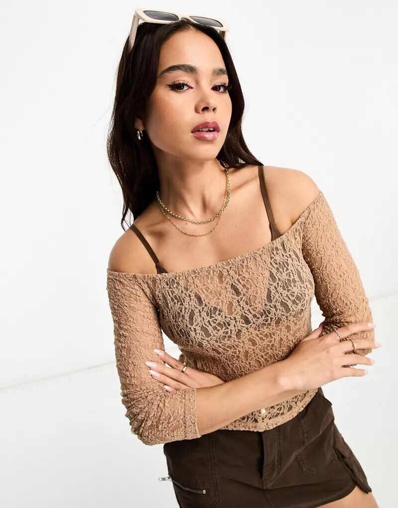 

Бледно-розовый кружевной топ Pull&Bear с вырезом кармен, Коричневый