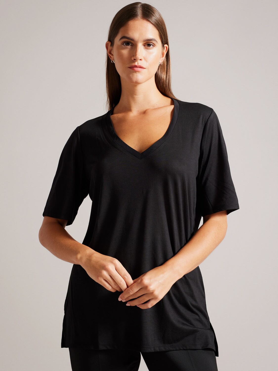 

Футболка Kerika Easy Fit с V-образным вырезом Ted Baker, черный