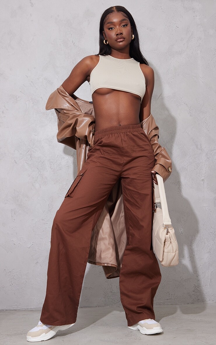 

PrettyLittleThing Высокие брюки-карго шоколадного цвета с высокой талией и широкими штанинами, Коричневый