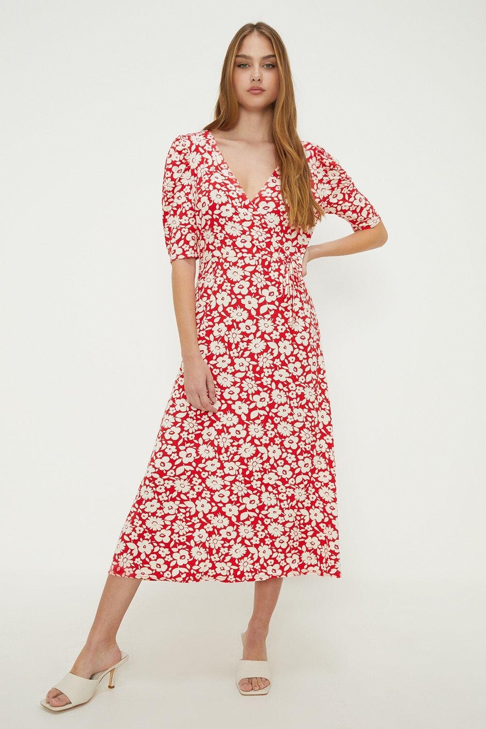 

Красное платье с запахом и рюшами на рукавах с цветочным принтом Dorothy Perkins, красный
