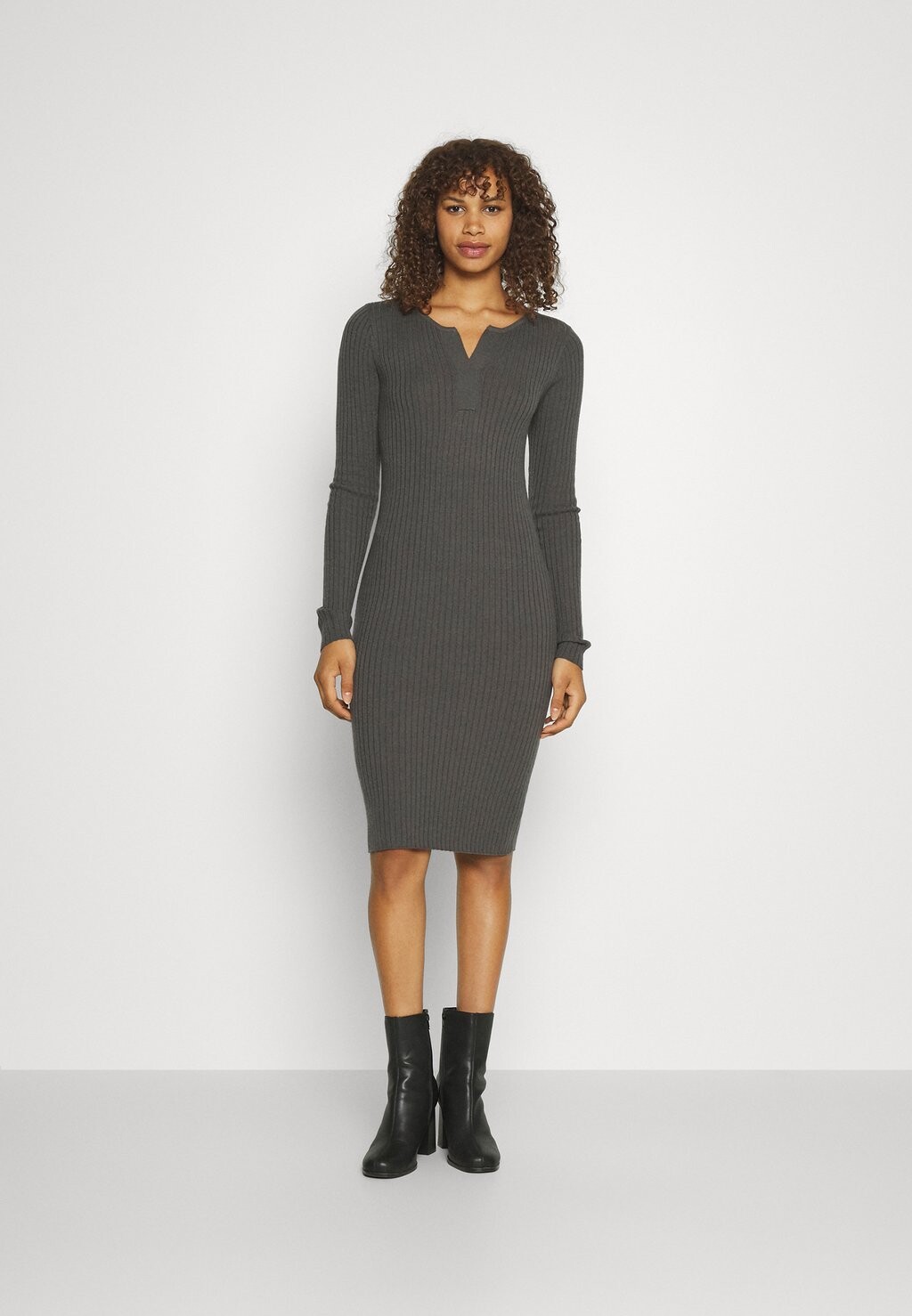 

Платье пришивное PIECES Tall PCSAFILA LS V-NECK DRESS, цвет magnet