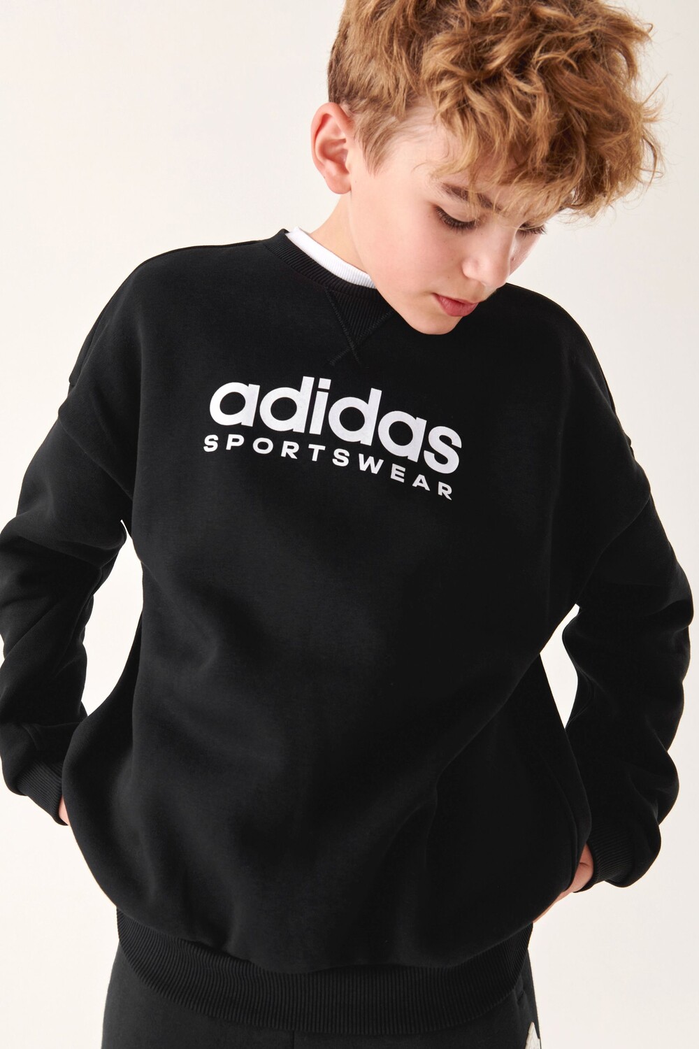 

All Szn с круглым вырезом adidas, черный