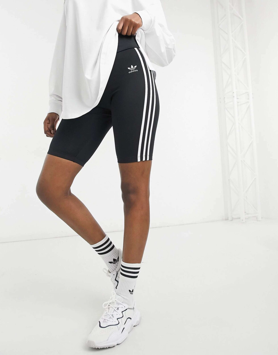 

adidas Originals adicolor шорты-леггинсы с завышенной талией и тремя полосками