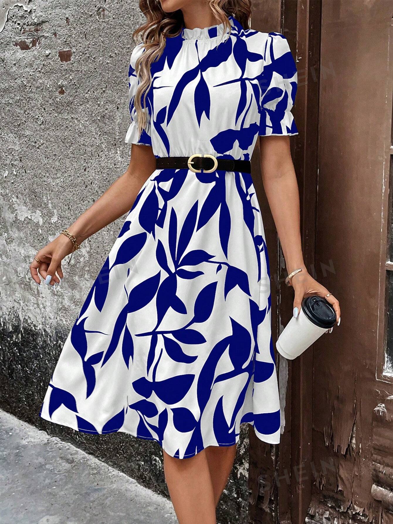 цена SHEIN LUNE женское платье трапециевидной формы с растительным принтом неправильного кроя и оборками на шее и объемными рукавами, синий и белый