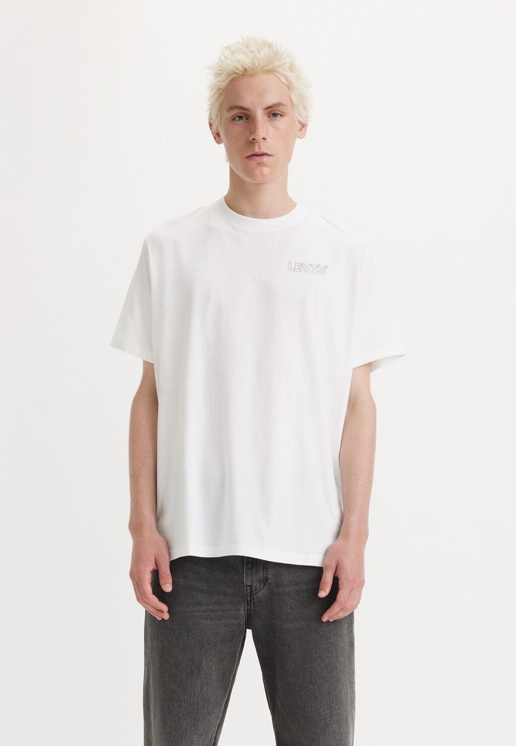 цена футболка с принтом Relaxed Fit Tee Levi's, цвет chrome headline white