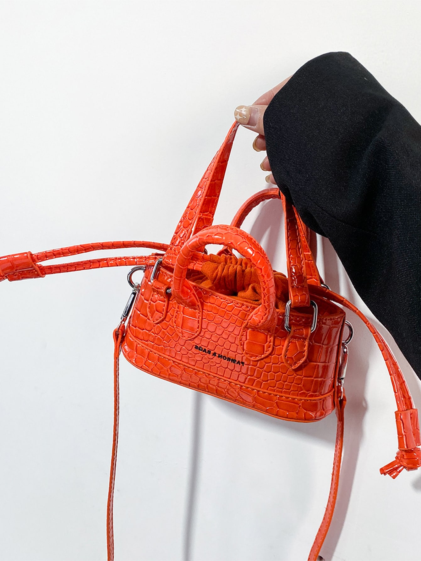 Миниатюрная сумка-саквояж с тиснением под крокодила с двойной ручкой и буквами, апельсин