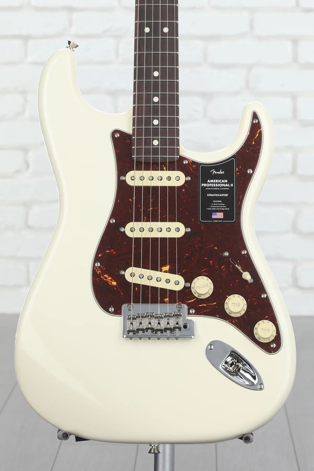 

Fender American Professional II Stratocaster — олимпийский белый цвет с накладкой из палисандра