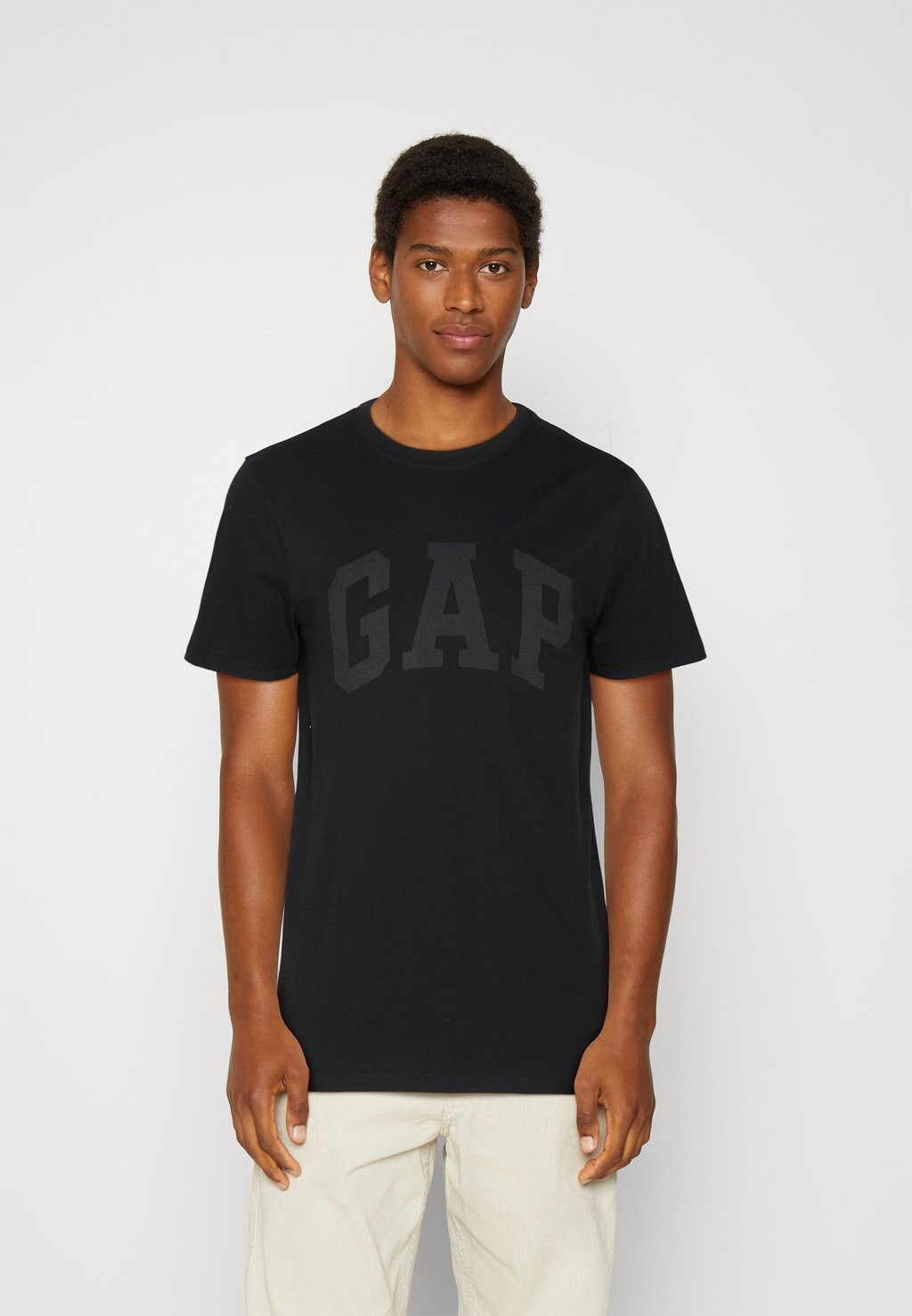 

футболка с принтом Everyday Basic Logo GAP, цвет true black