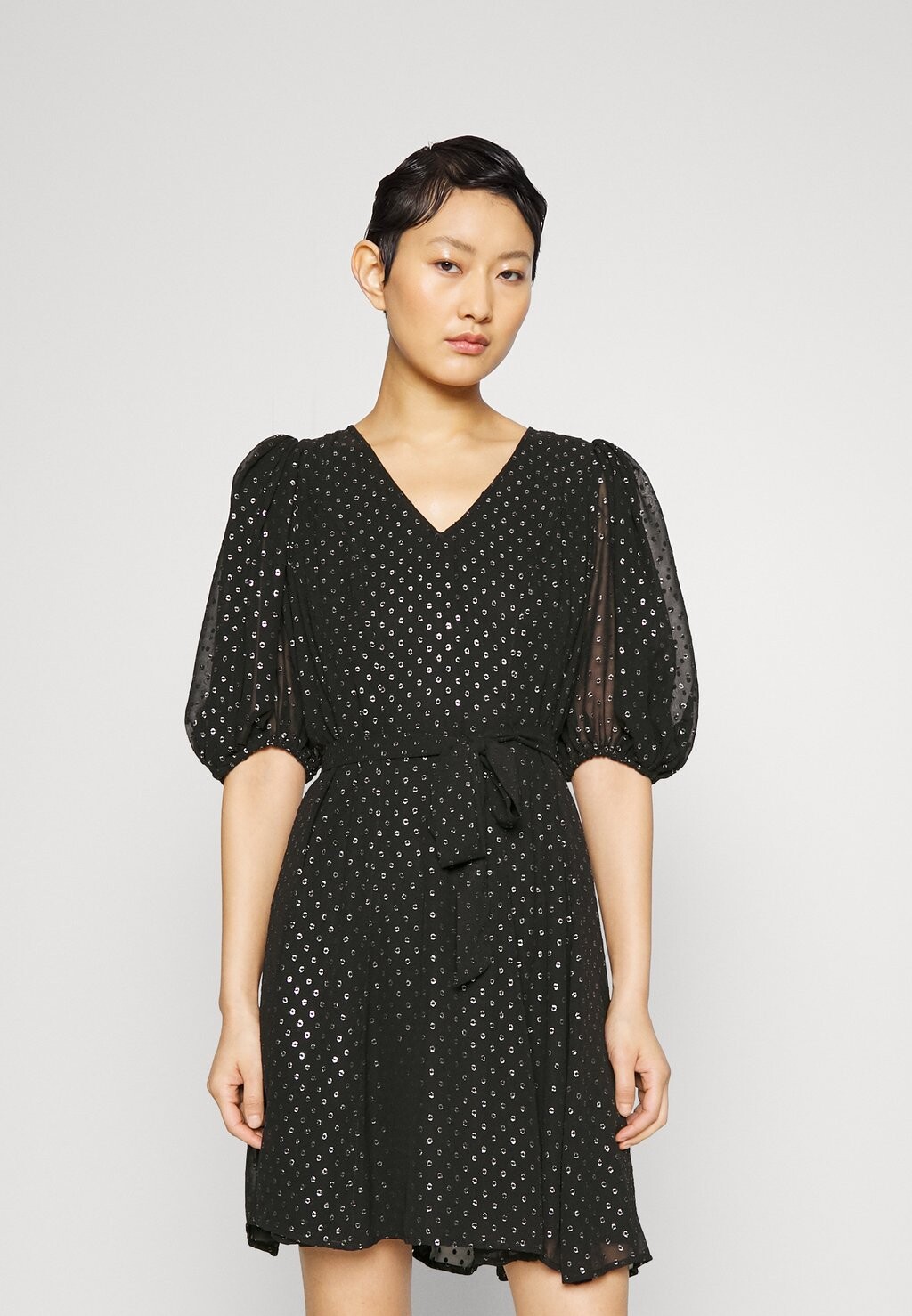 

Повседневное платье DKNY