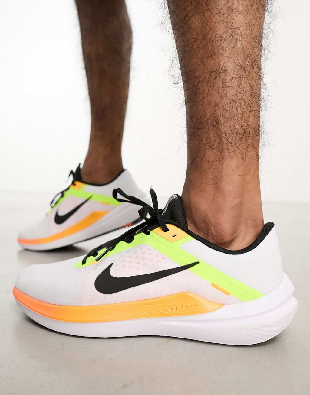 

Бело-оранжевые кроссовки Nike Running Air Winflo 10
