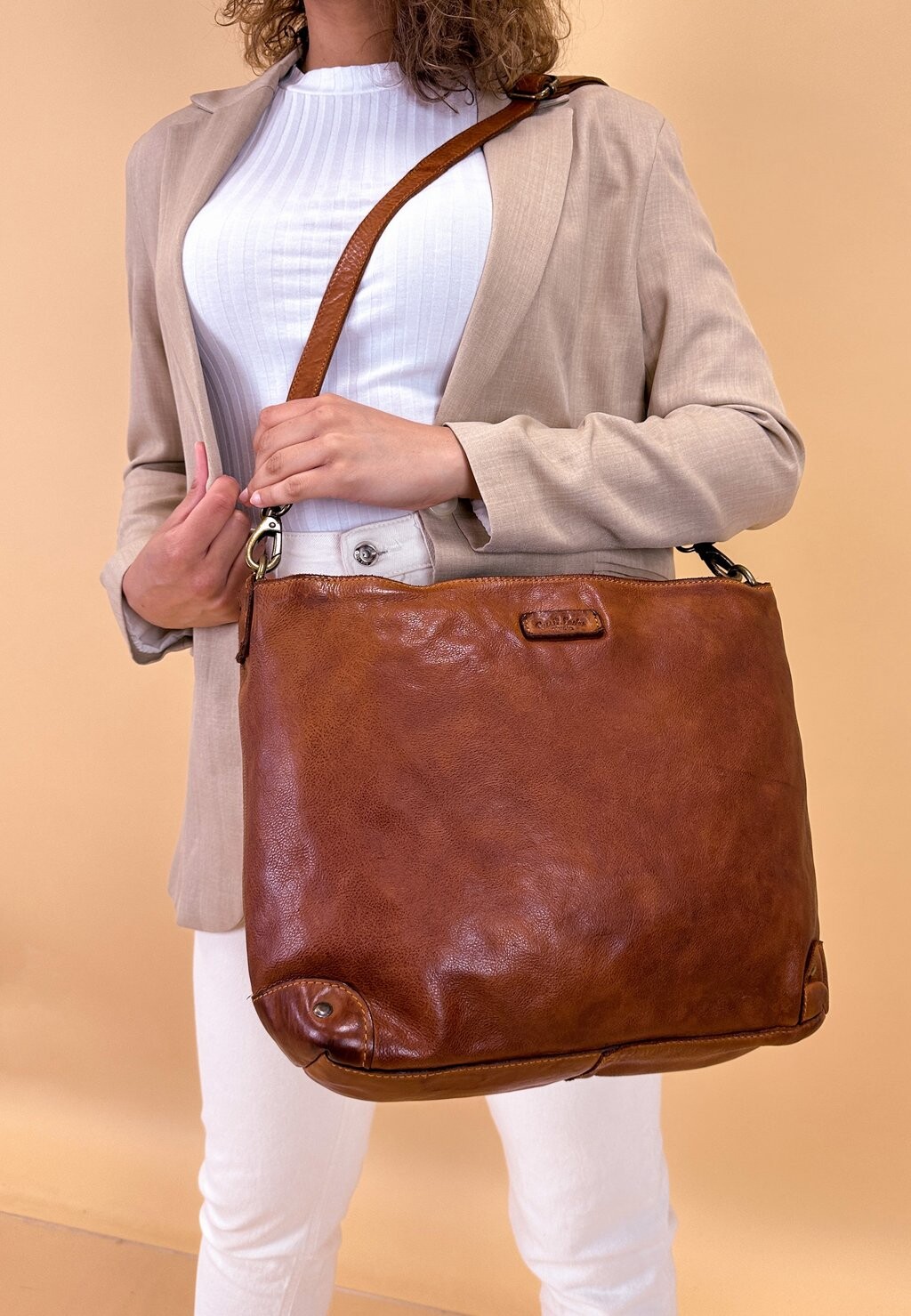 

Сумка через плечо SUZANNE Gusti Leder, цвет braun