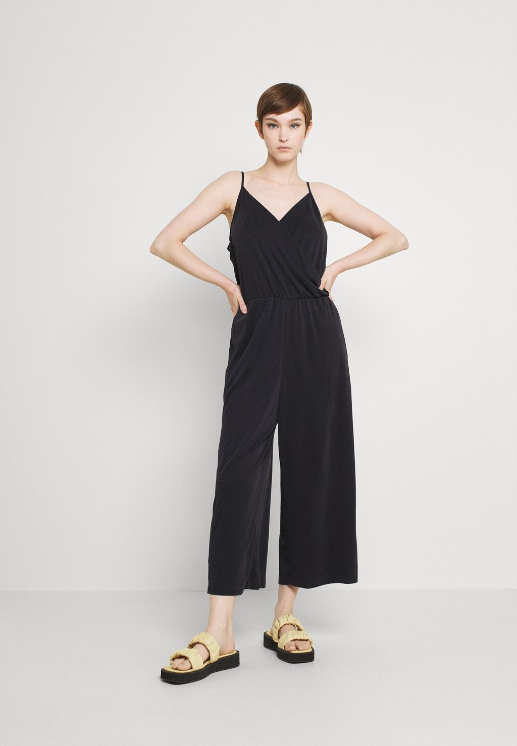 

Комбинезон Monki