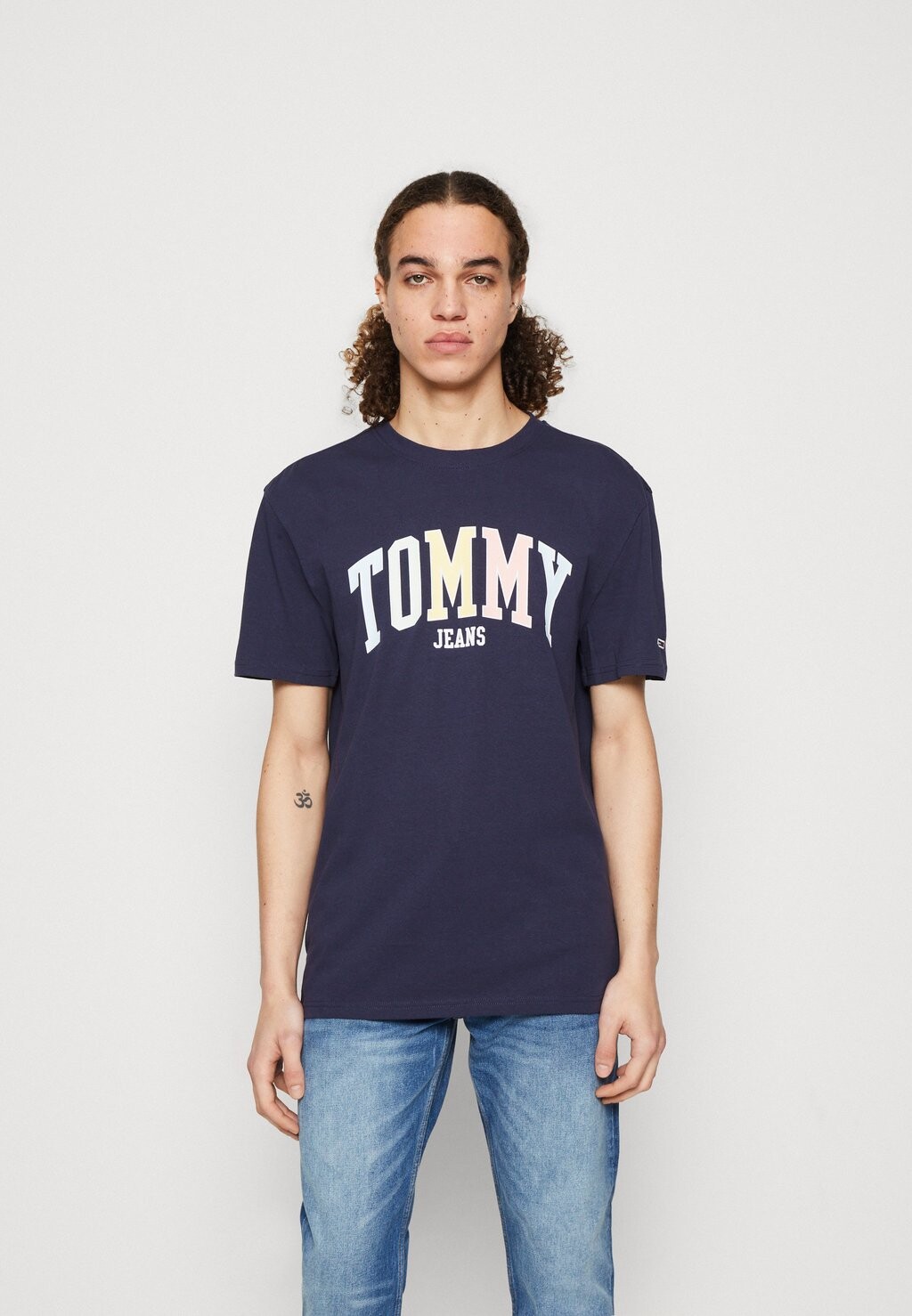 

Футболка с принтом Tommy Jeans, темно-синий