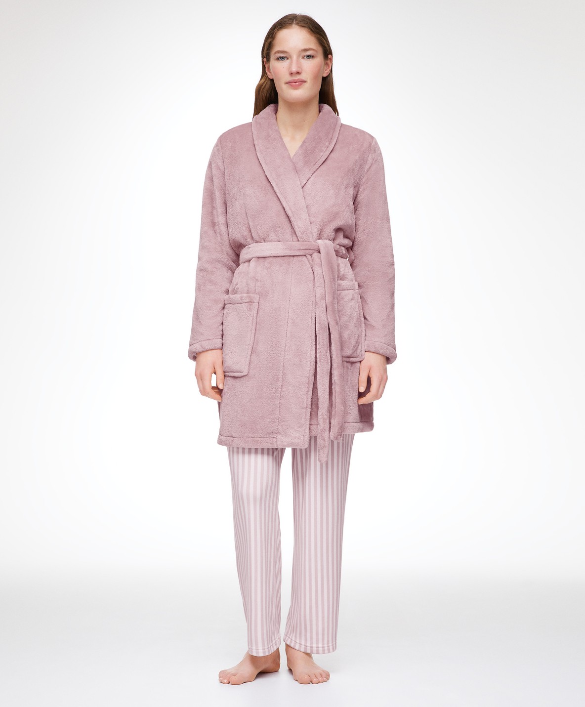 Короткий халат из мягкого флиса OYSHO, пыльно-розовый – заказать с  доставкой из-за рубежа через онлайн-сервис «CDEK.Shopping»