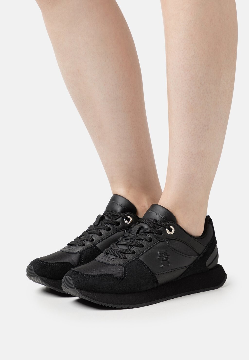 

Кроссовки Tommy Hilfiger, черный Essential Runner, черный