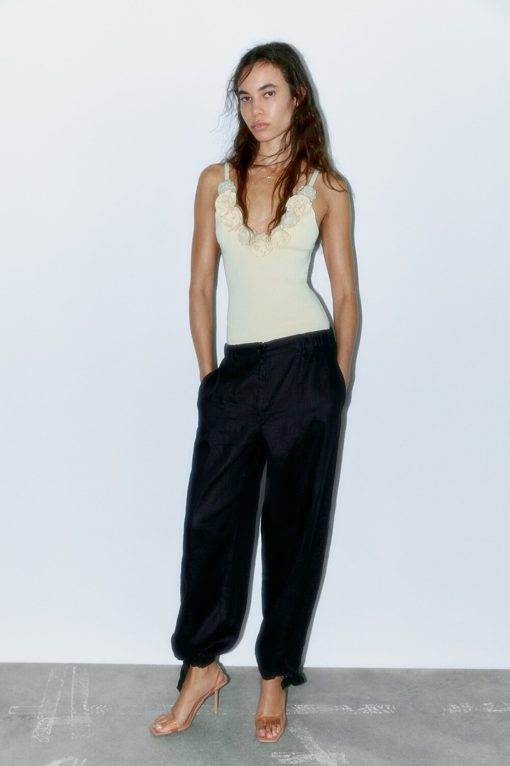 

Виниловые каблуки Zara, светло-бежевый