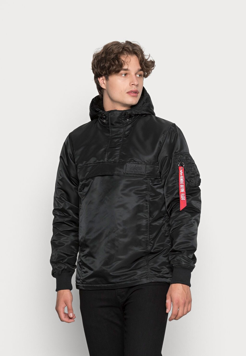

Ветровка Alpha Industries