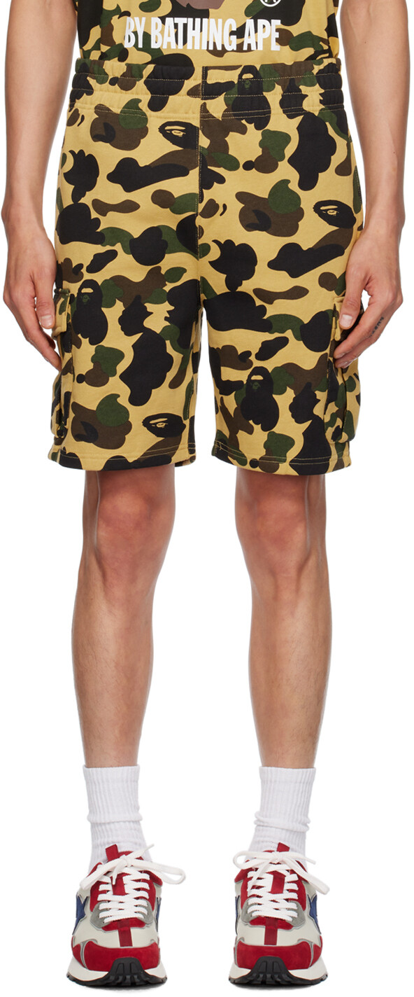

BAPE Желтые шорты с камуфляжным принтом 1st