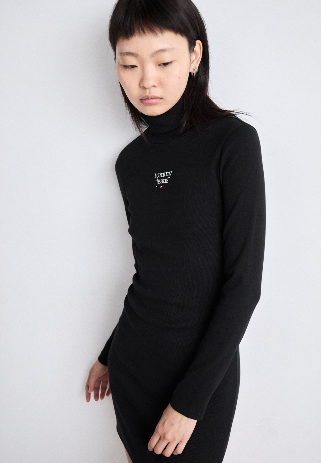 

Платье-свитер ESSENTIAL TURTLENECK BODYCON Tommy Hilfiger, черный