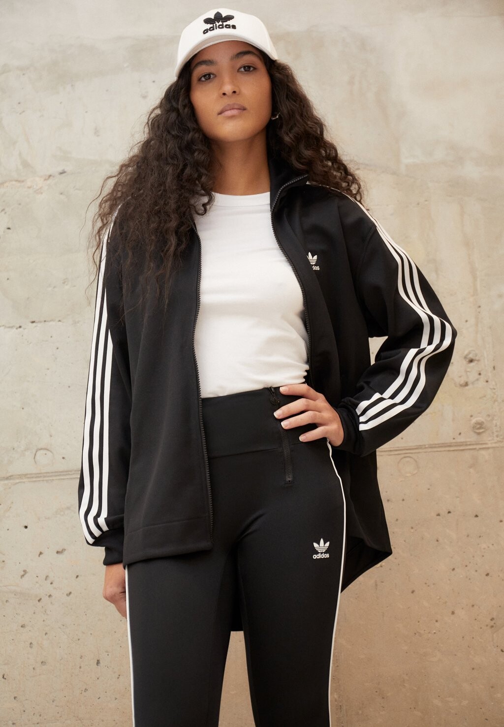 

Тренировочная куртка adidas Originals, черный