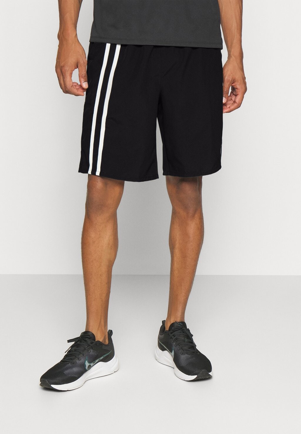 

Спортивные шорты Nike
