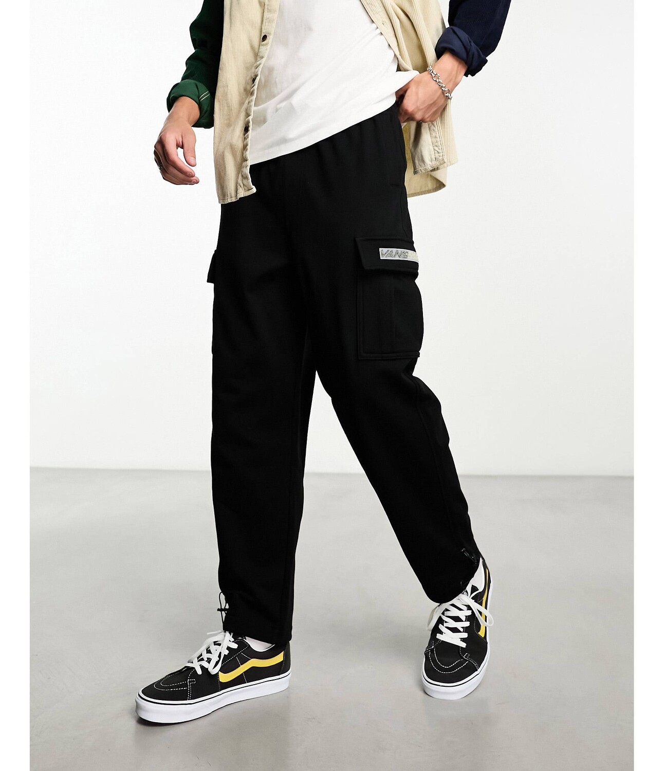 

Черные флисовые джоггеры карго Vans Whitter — Utility — эксклюзивно для Asos