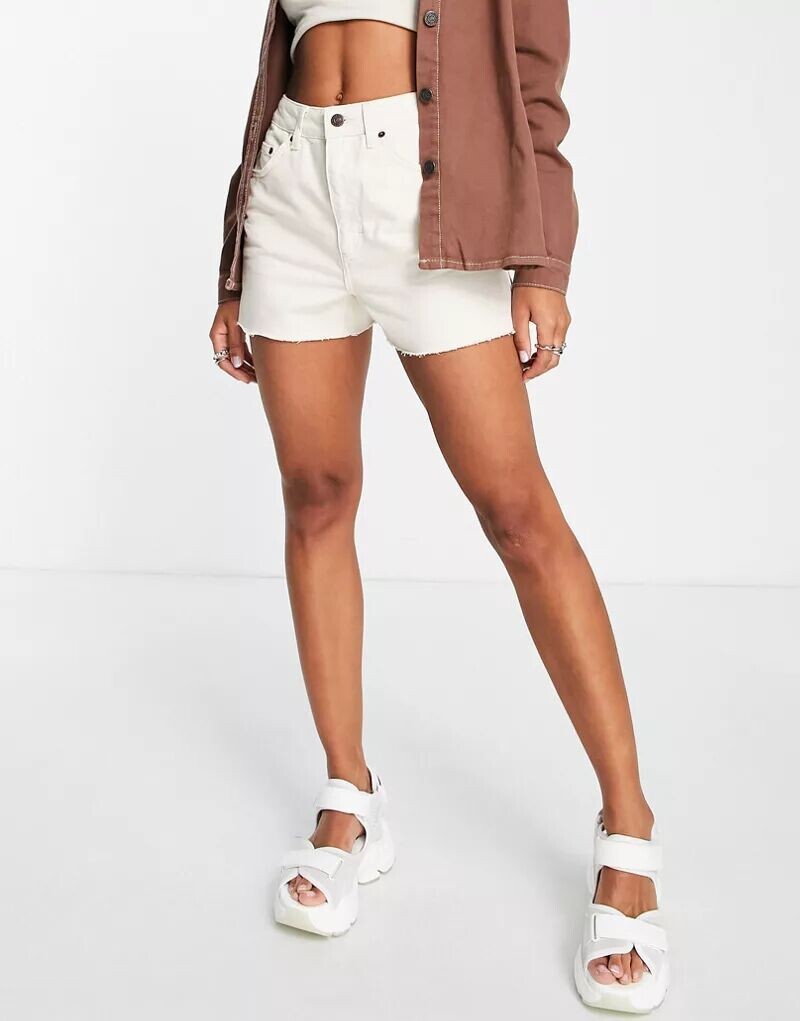 

Бежевые джинсовые шорты А-силуэта Topshop