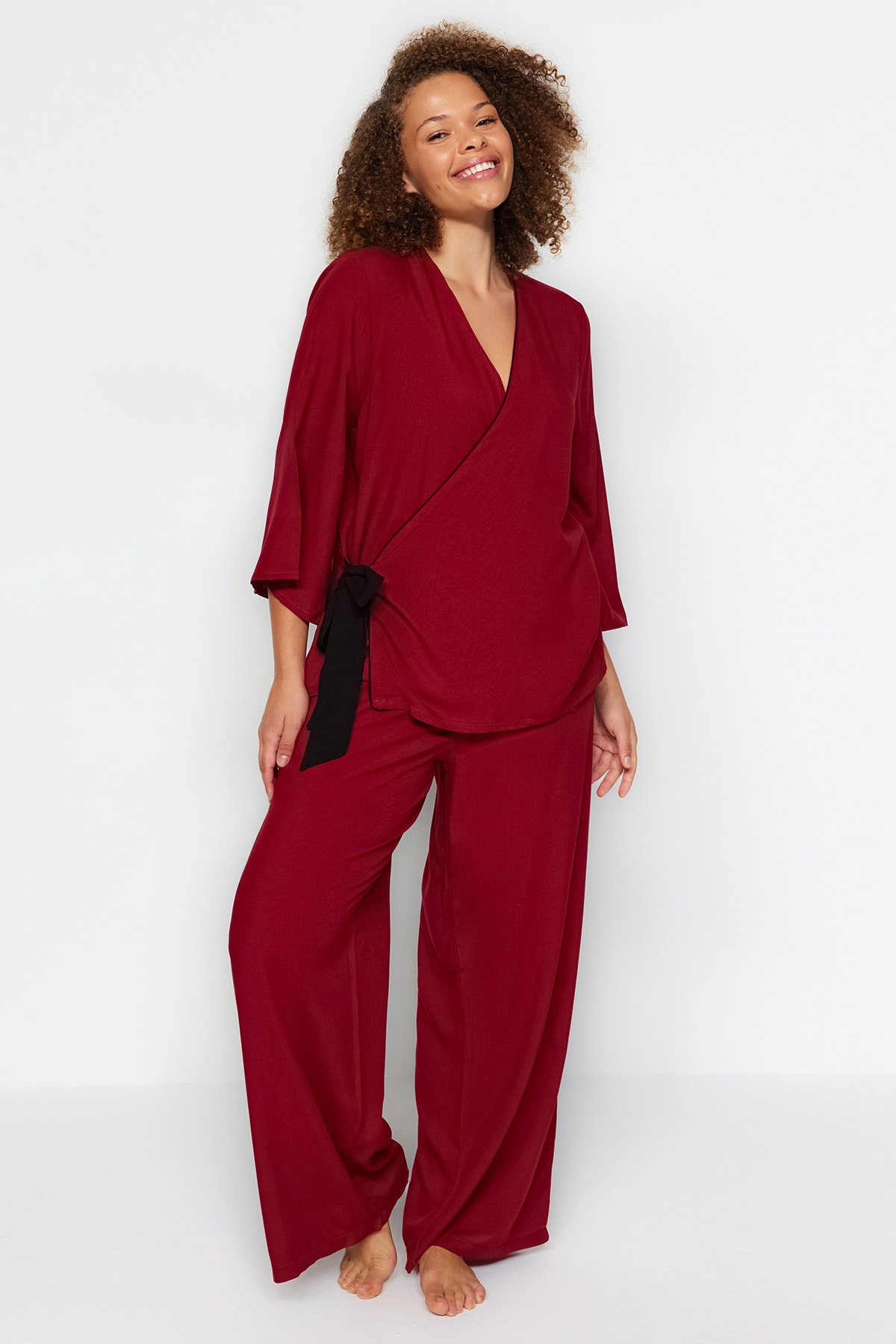 цена Пижамный комплект больших размеров — бордовый — однотонный Trendyol, бордовый
