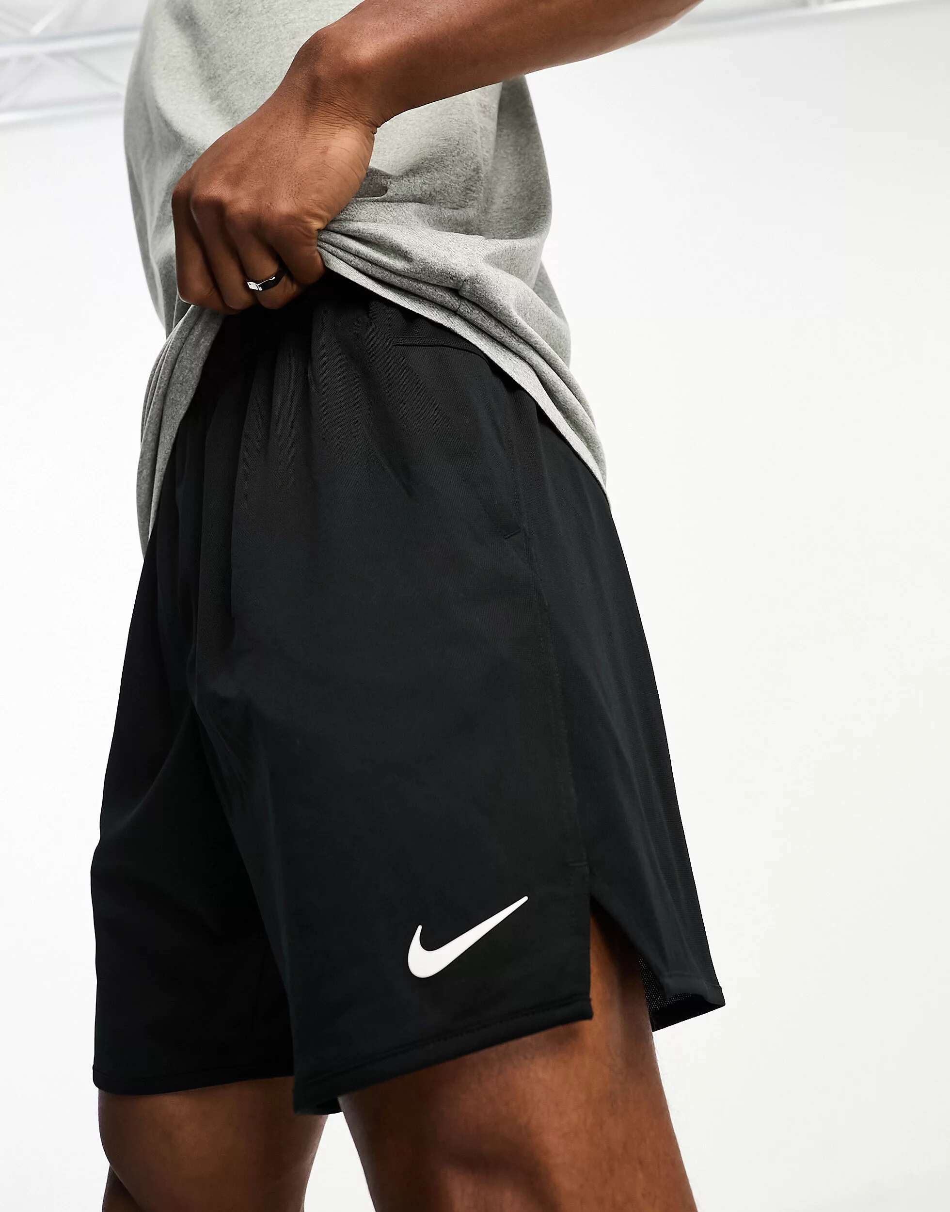цена Черные вязаные шорты 7 дюймов Nike Dri-FIT Totality