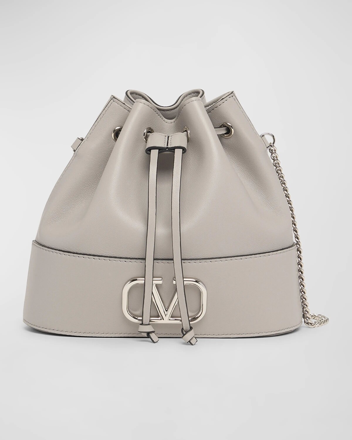 

Кожаная сумка-мешок Mini VLOGO на шнурке Valentino Garavani, цвет Dove Grey
