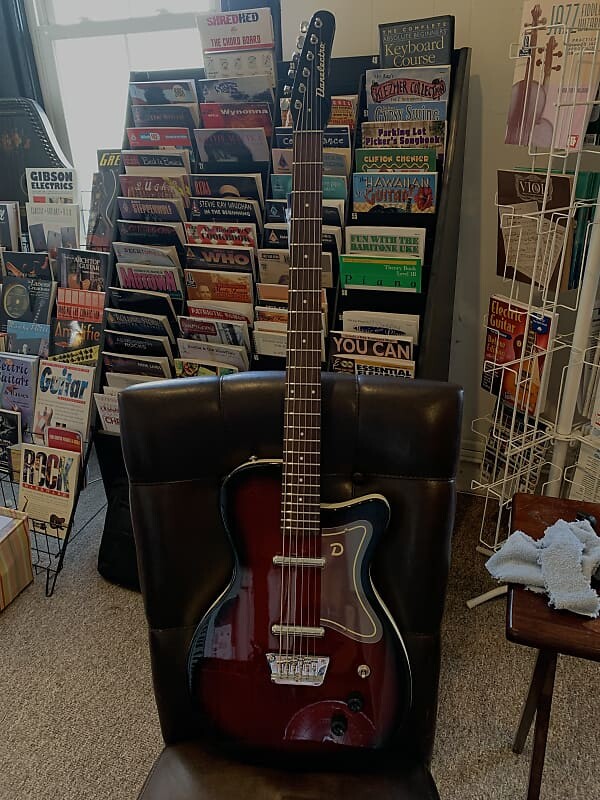

Электрогитара Danelectro 56 singlecut baritone New Red Burst