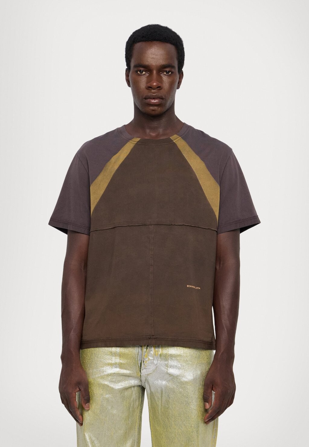 

Футболка с принтом TEE UNISEX ECKHAUS LATTA, коричневый