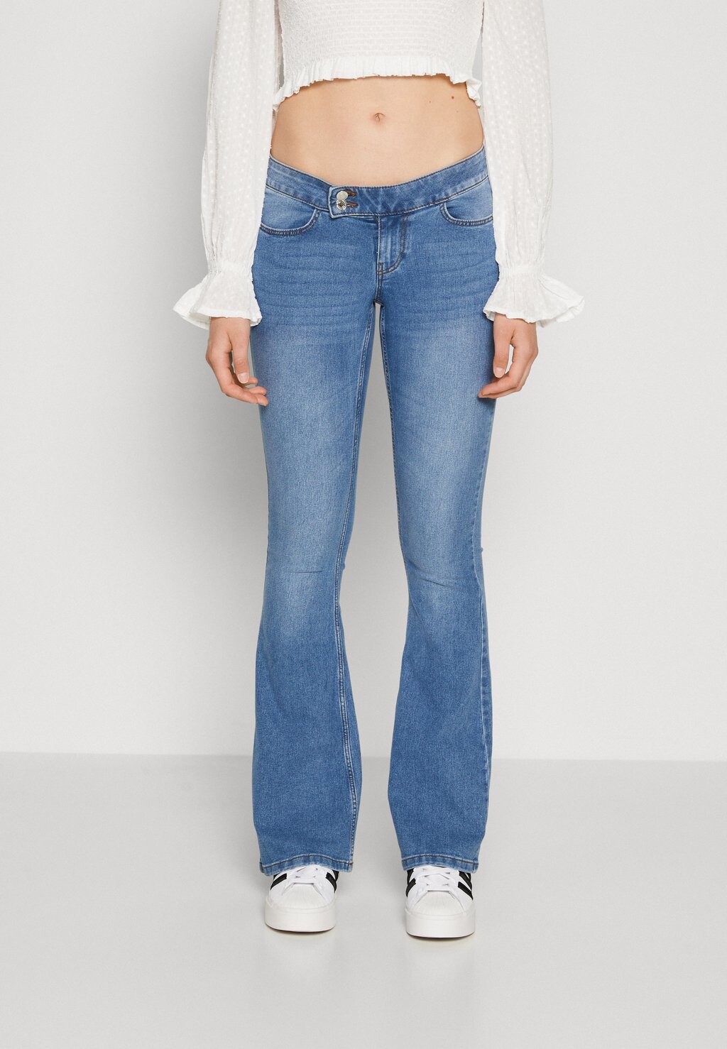 

Расклешенные джинсы Vero Moda