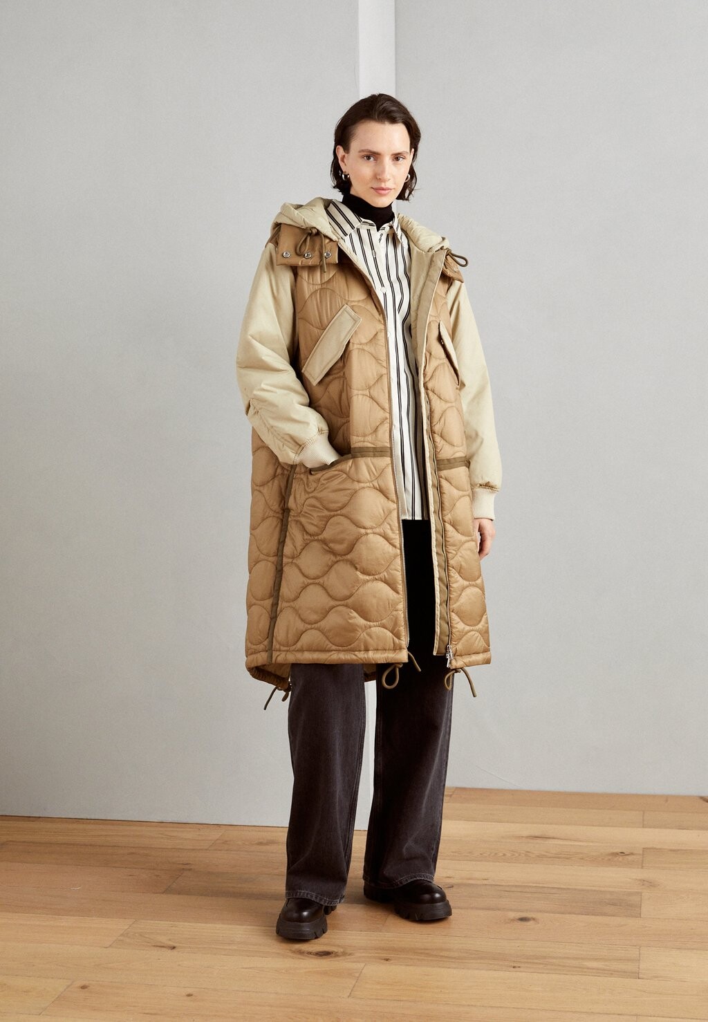 

Зимнее пальто CHEVIGNON X MOP QUILTED MIDDLE LENGTH PATCHED DETAILS FIXED HOOD Marc O'Polo, светло-коричневый