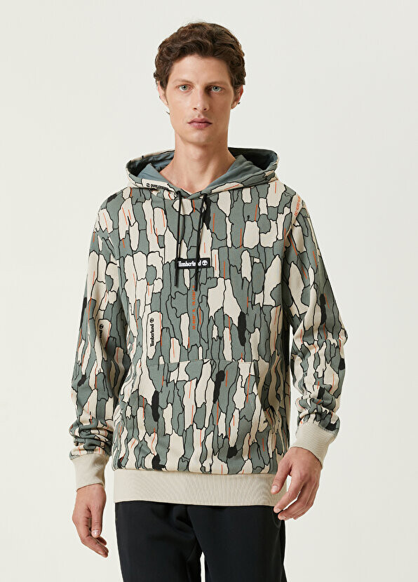 

Бежевый свитшот с капюшоном и камуфляжным узором Timberland