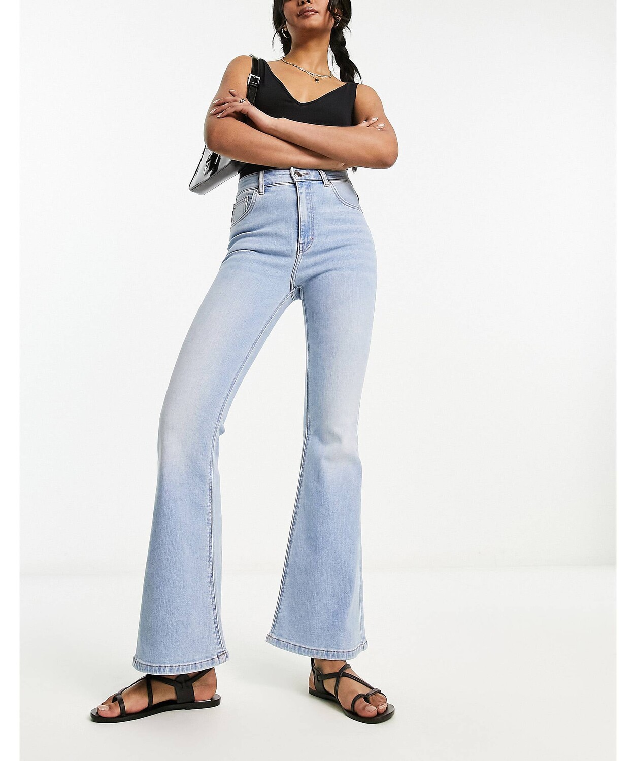 

Расклешенные джинсы синего цвета с завышенной талией Pull&Bear