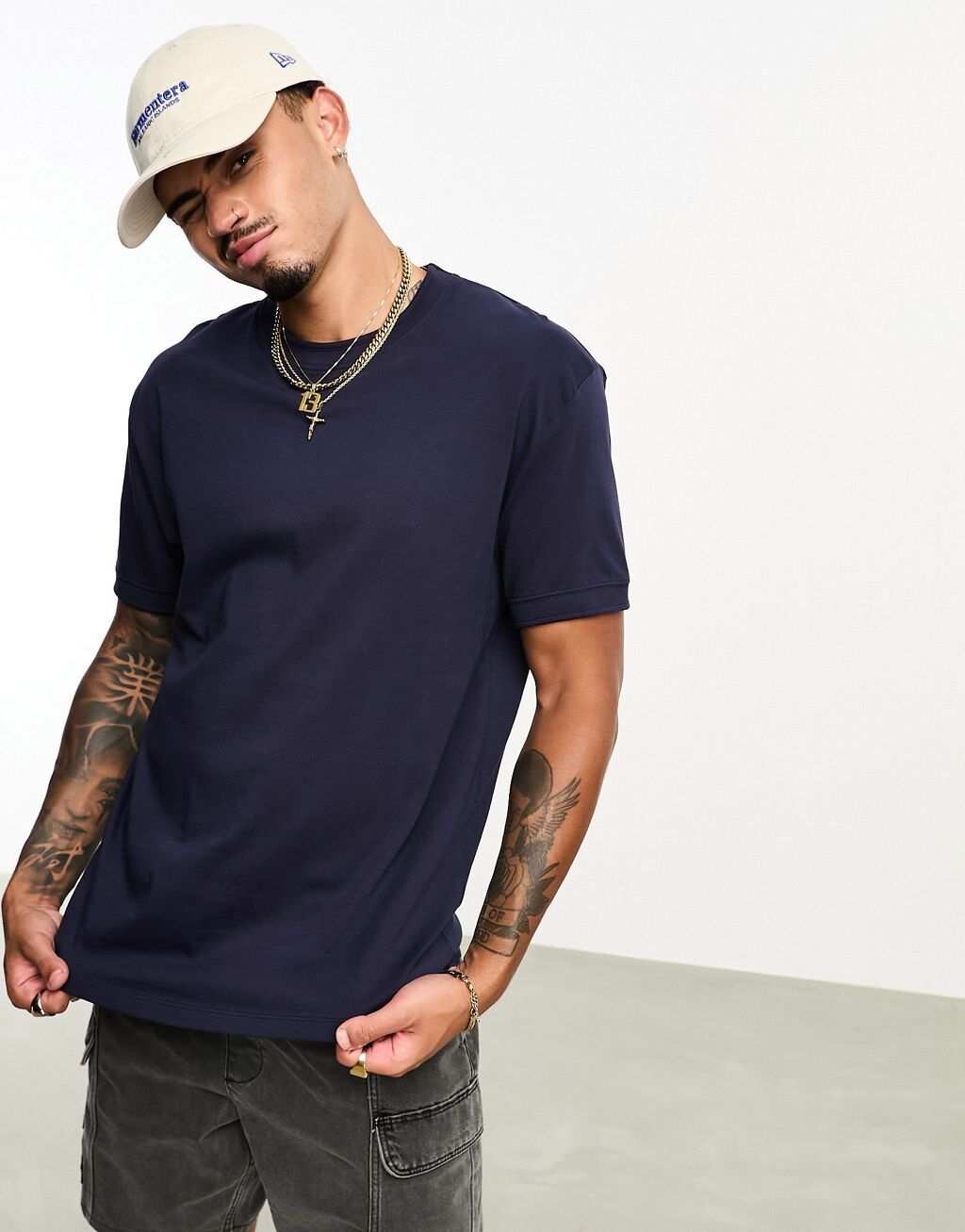 

Темно-синяя футболка свободного кроя с круглым вырезом ASOS DESIGN