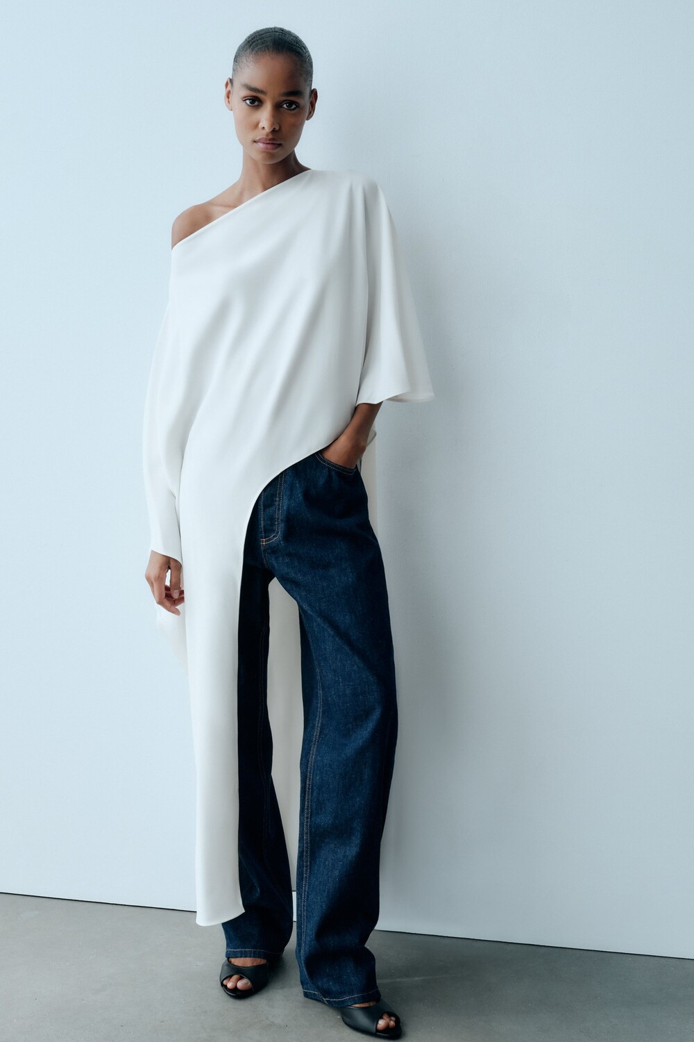 

Блузка с асимметричным кейпом Zara, экрю