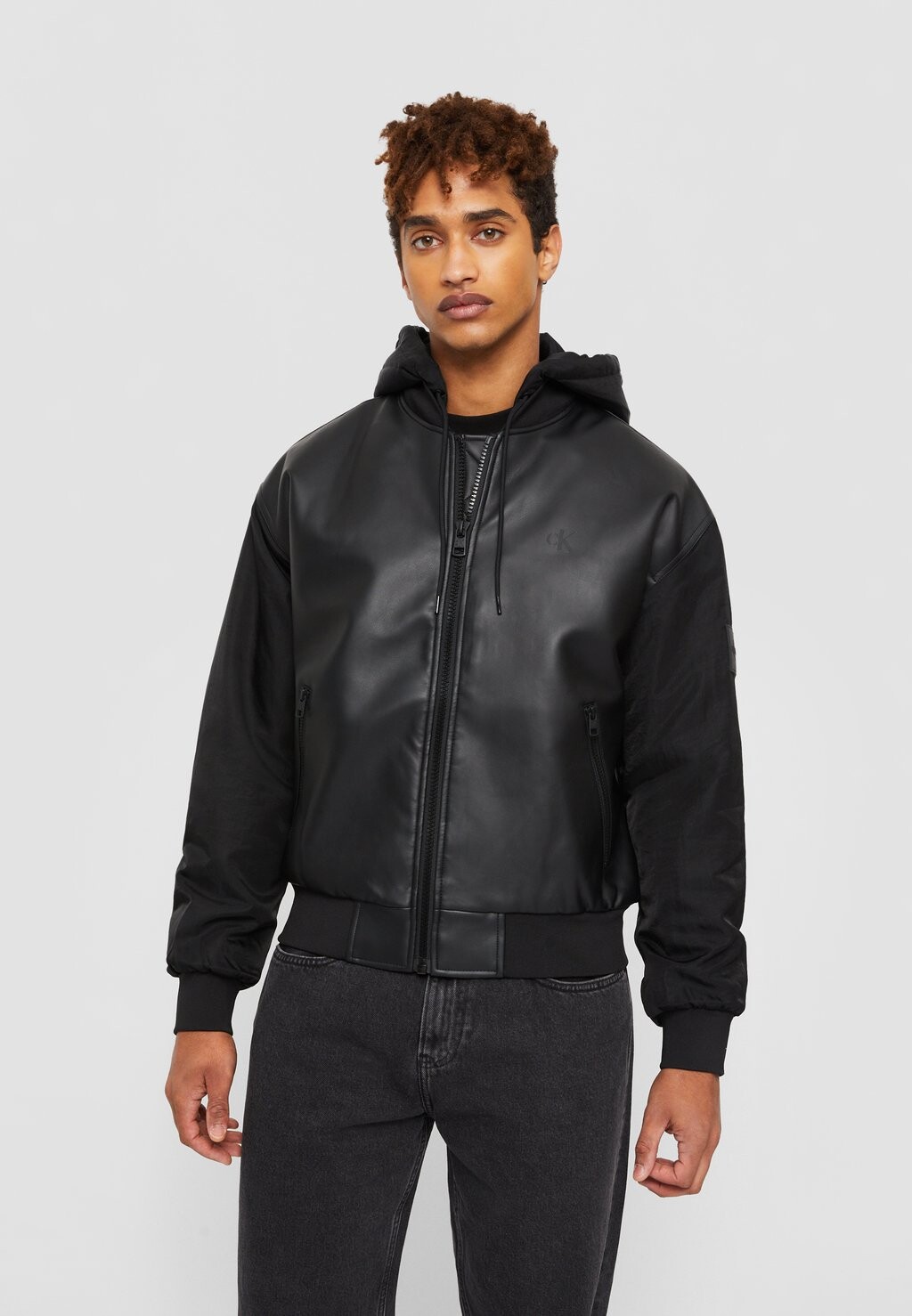 

Куртка Calvin Klein Jeans БОМБЕР ИСКУССТВЕННАЯ КОЖА, черный