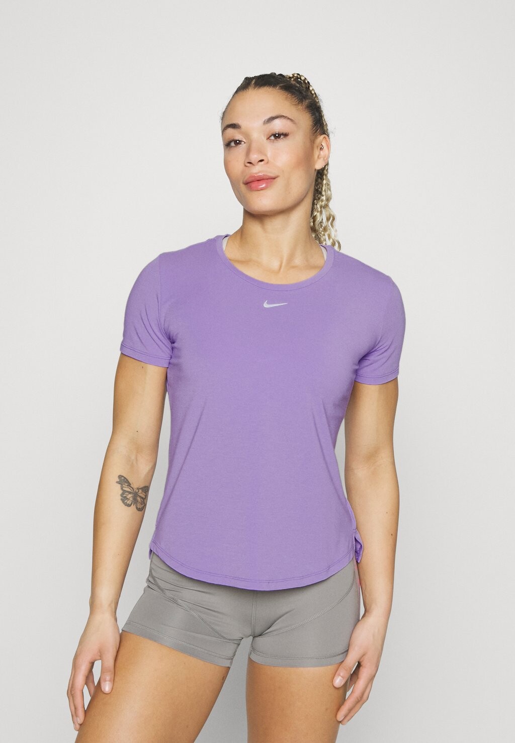 

Спортивная футболка Nike