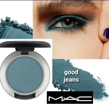 MAC Powder Eyeshadow Soft Matte Kiss Good Jeans, 0,05 унции — новинка в коробке mac mistletoe matte powder kiss lipstick x 5