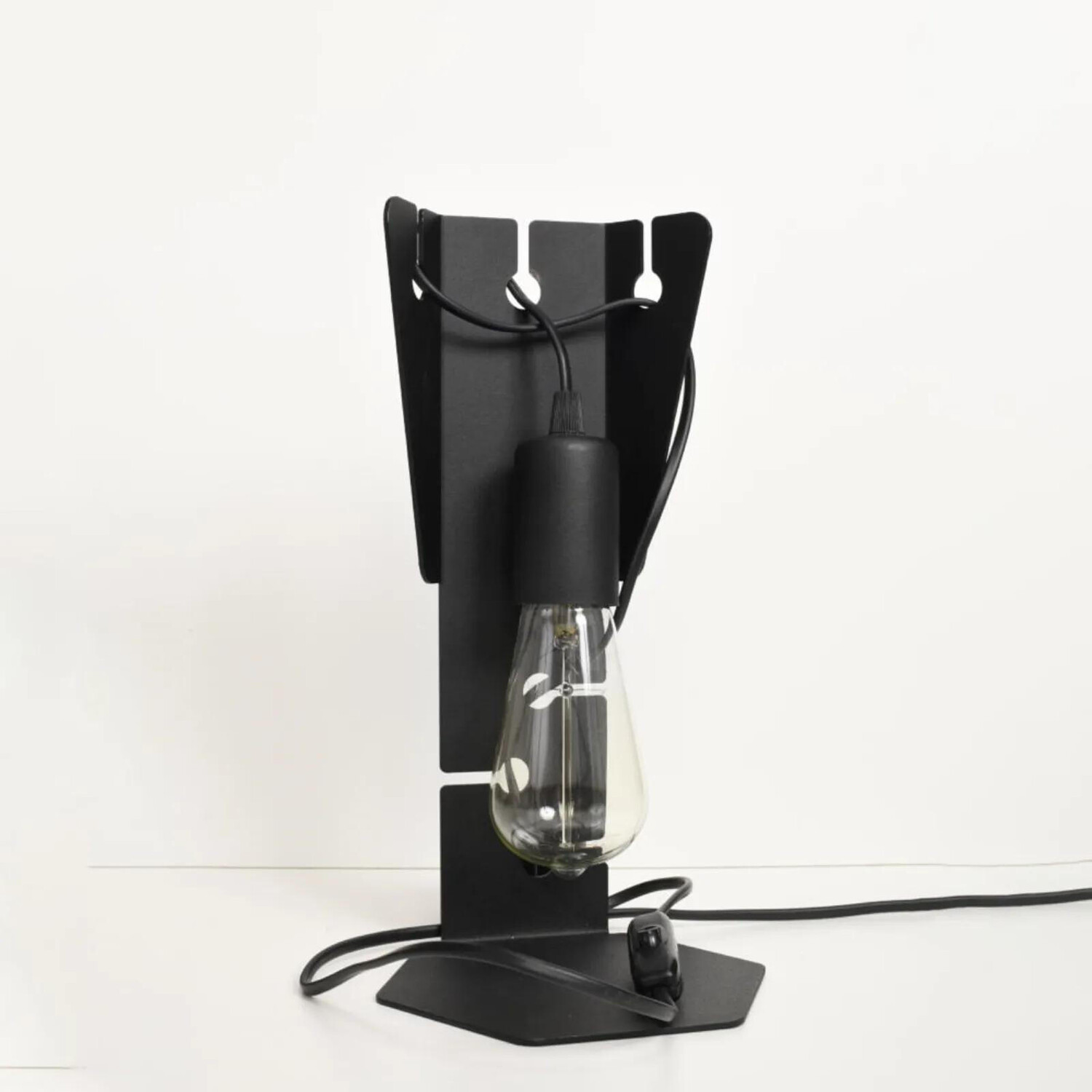 

Настольная лампа famlights, 15x15x31 см, черный