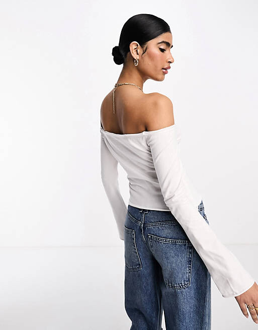 

Белый длинный рукав с открытыми плечами ASOS DESIGN