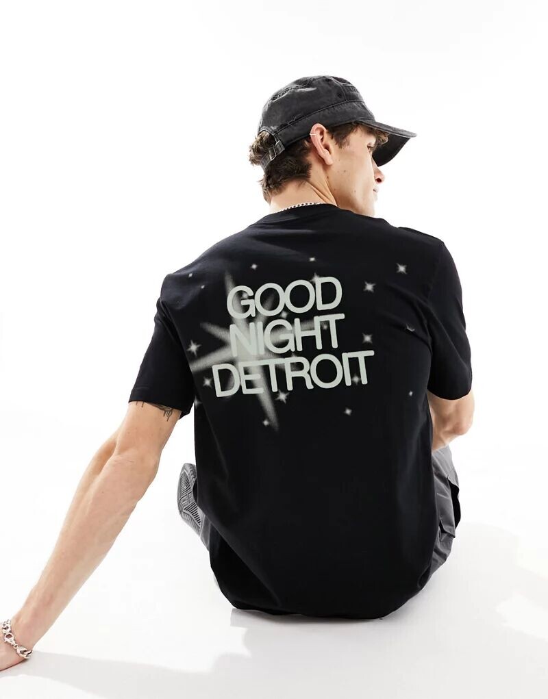

Черная футболка Carhartt WIP с ночным принтом на спине