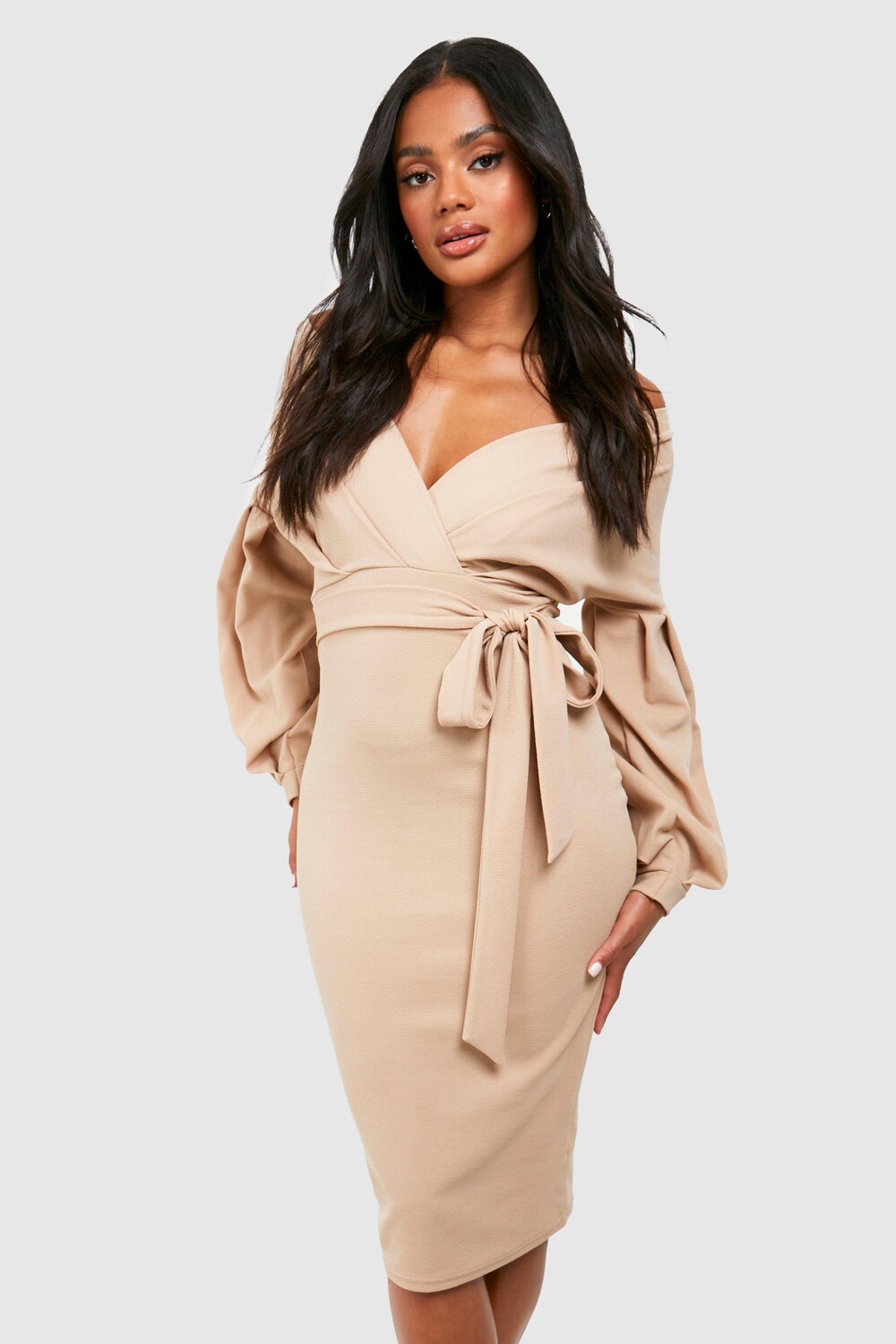 

Платье миди с запахом от плеч Boohoo, серый