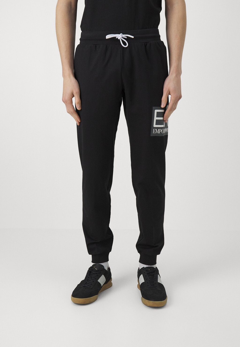 

Тренировочные брюки EA7 Emporio Armani, черный