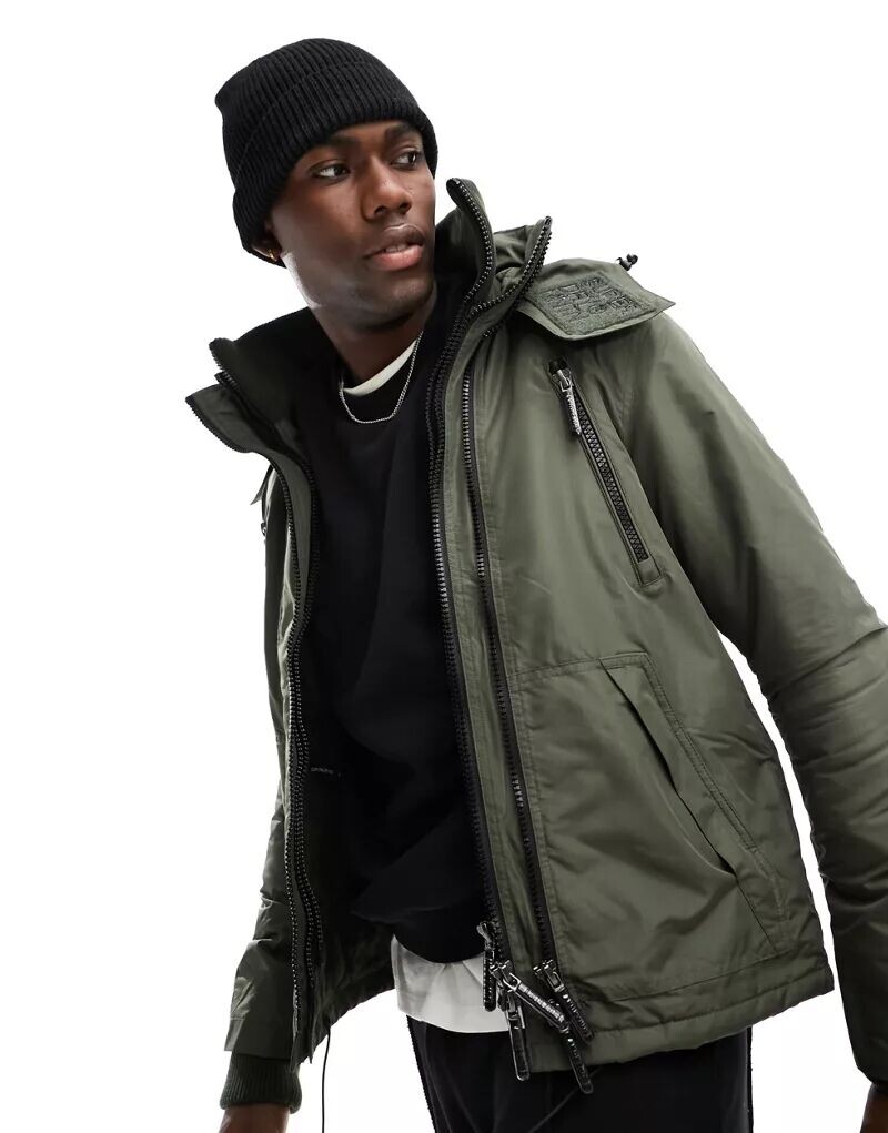 

Оливковая ветровка Superdry Mountain Windcheater