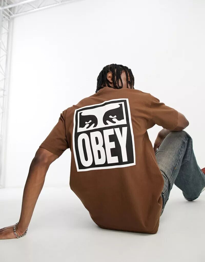 

Коричневая футболка с принтом в виде глаз Obey на спине